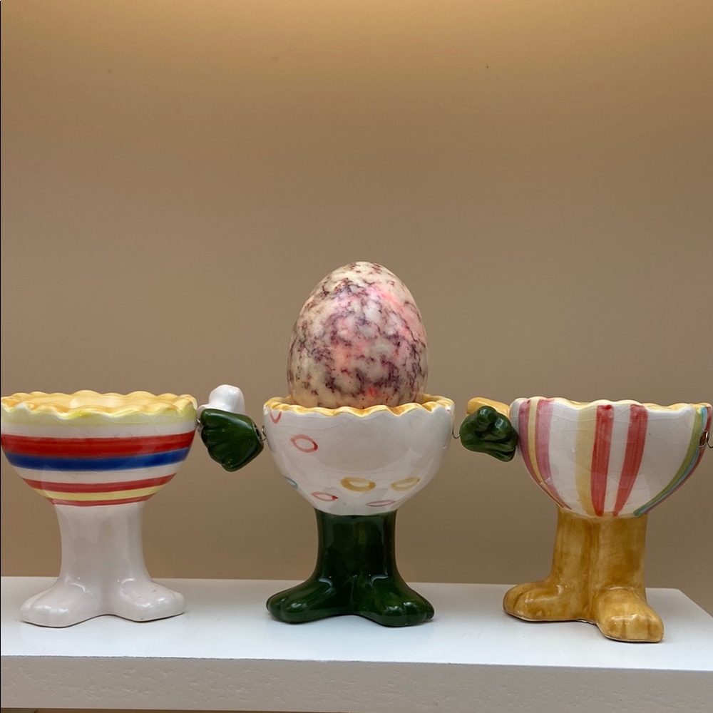 Fun colourful ceramic egg holders with feet and spring arms - Vintage - Set of 3